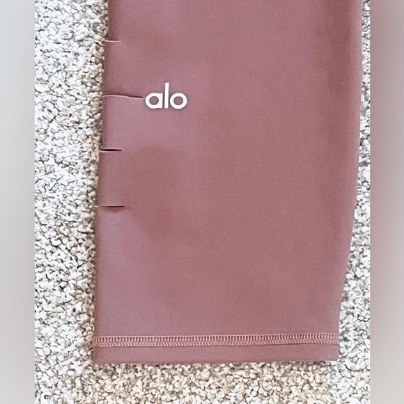 Alo High-Waist Slice Capri Leggings - Picture 7 of 14